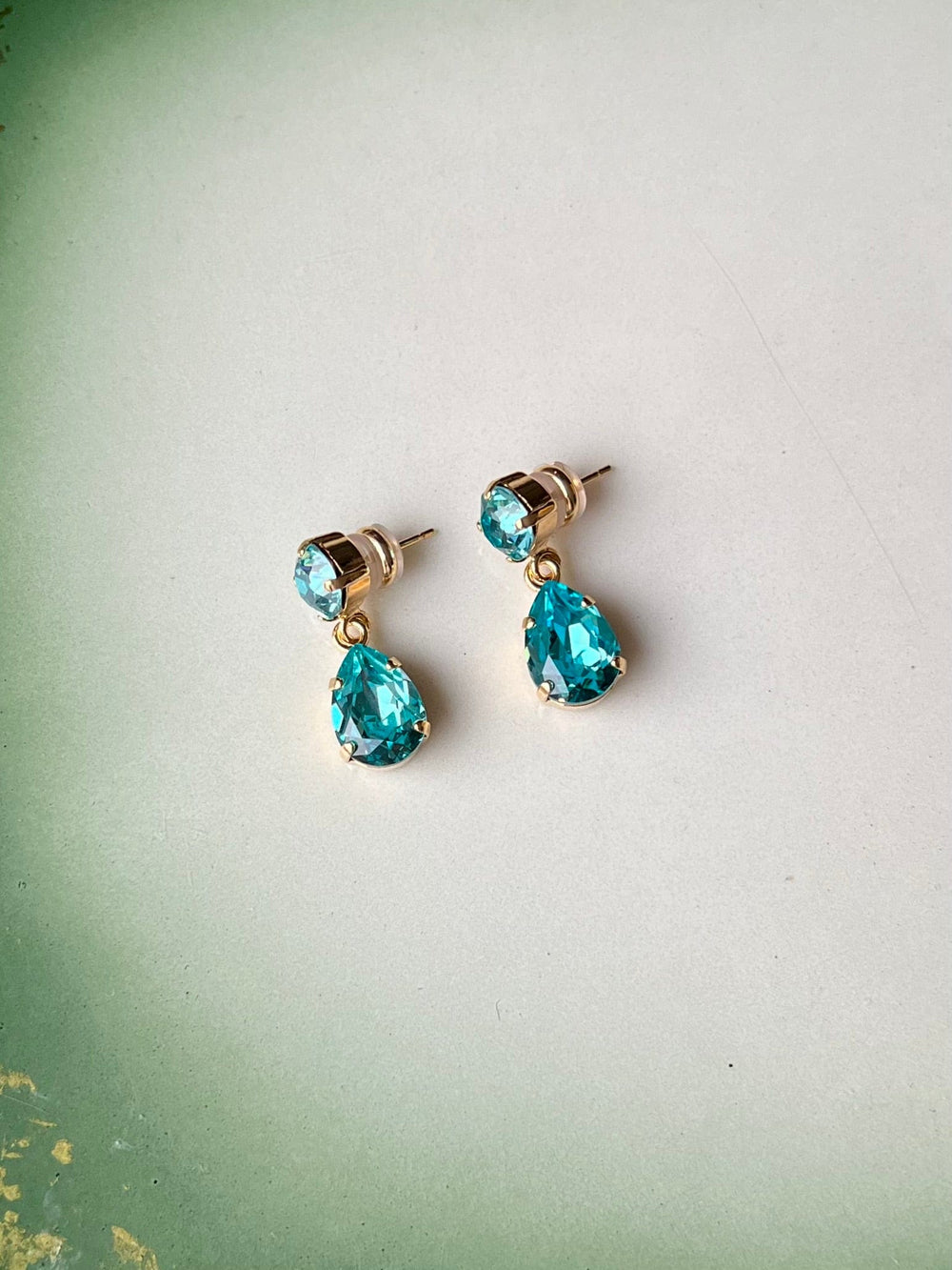 Caroline Svedbom øredobber Mini drop earrings - light turquoise