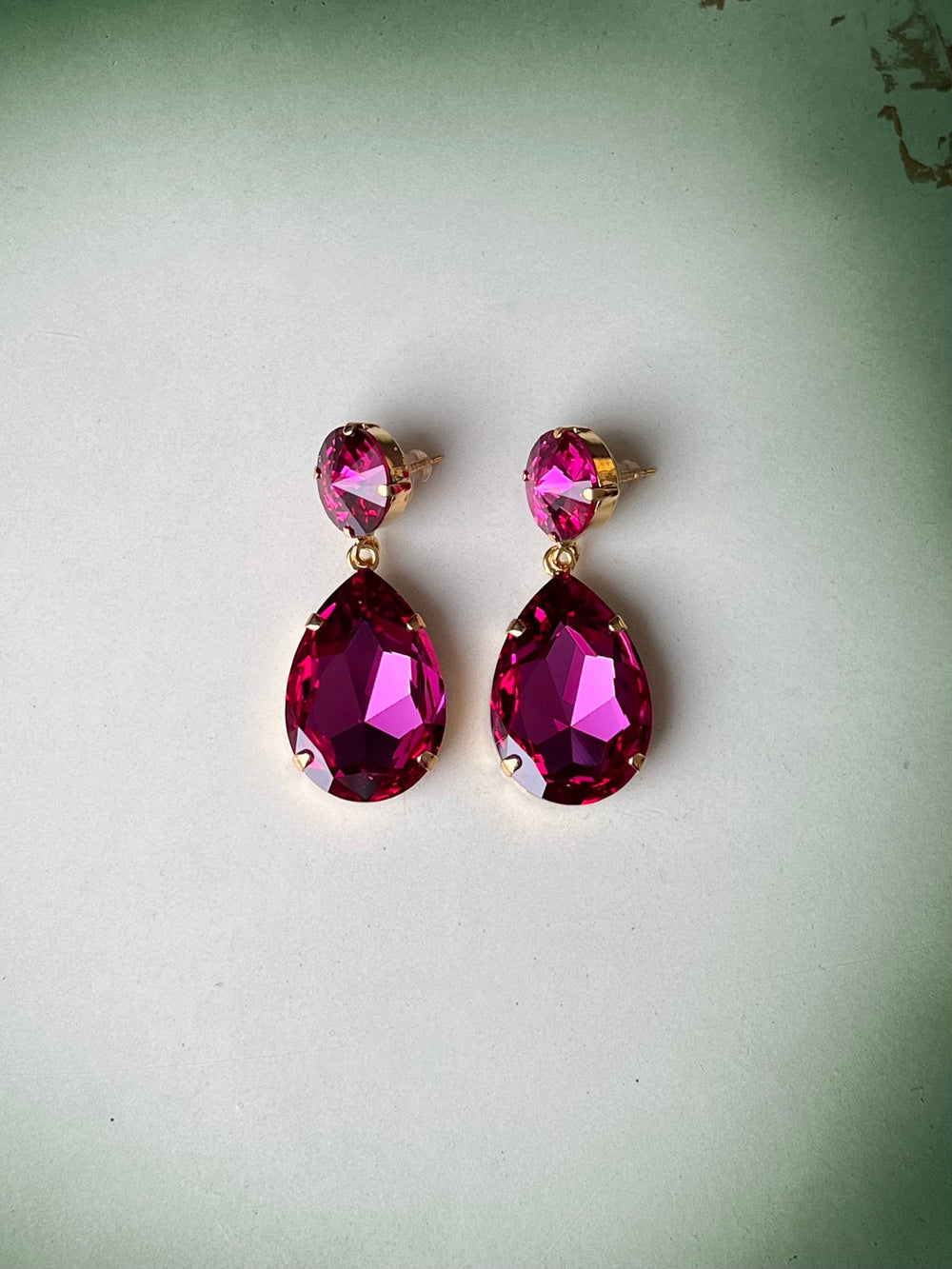 Caroline Svedbom øredobber Perfect drop earrings - fuchsia