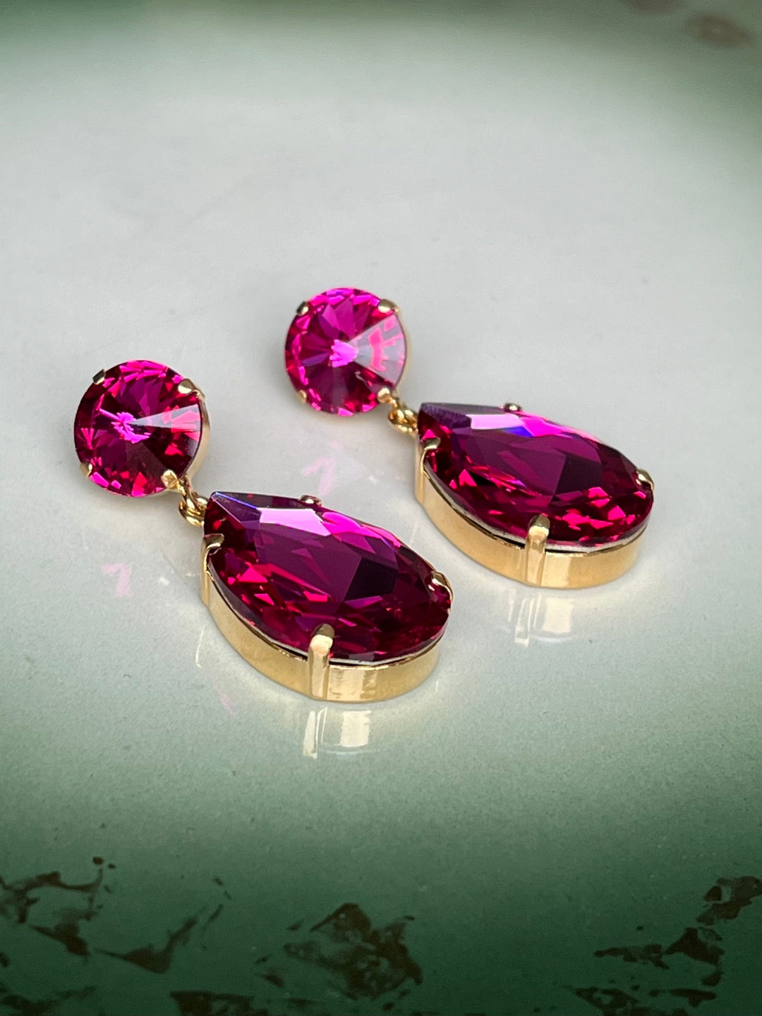 Caroline Svedbom øredobber Perfect drop earrings - fuchsia