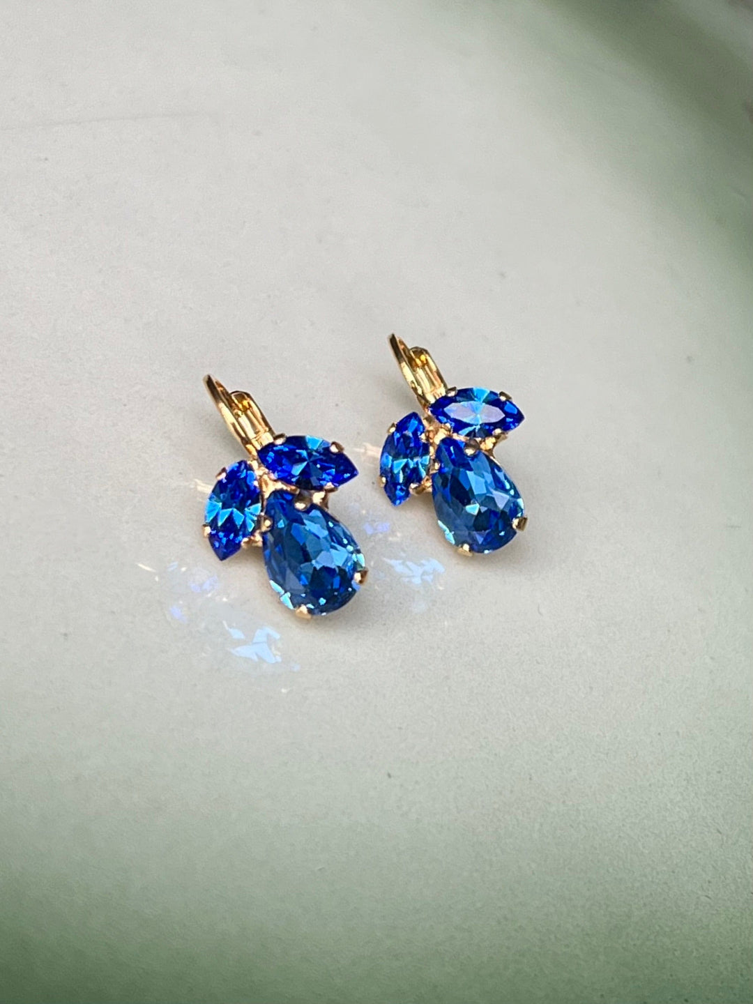 Caroline Svedbom øredobber Petite Timo earrings - lapis/sapphire