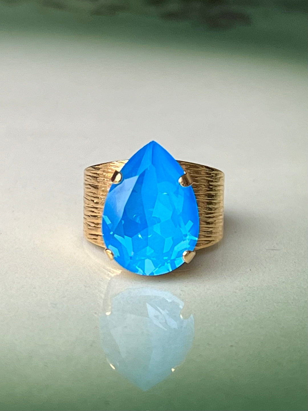 Caroline Svedbom ringer Classic drop ring - electric blue