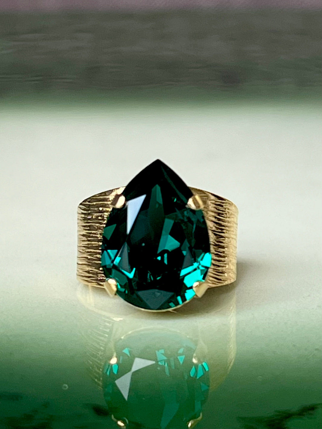 Caroline Svedbom ringer Classic drop ring - emerald