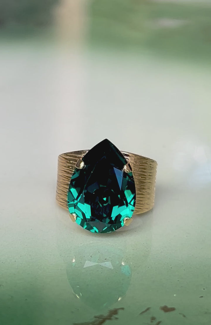 Classic drop ring - emerald