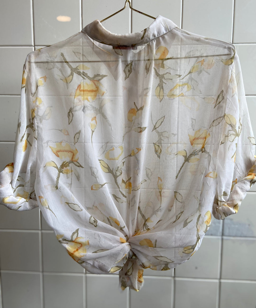 Vintage Vintage bluser L Vintagebluse - Gule liljer, str L